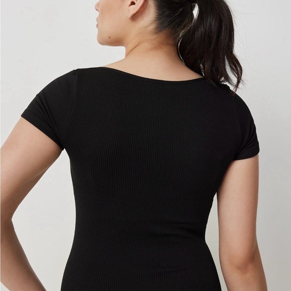 🆕 Ardene Black Seamless Scoop Neck Fitted Bodysuit Cap Sleeve - Picture 2 of 6